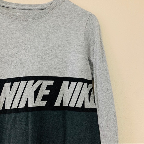 Nike Graphic Gray Tee - Picture 2 of 3